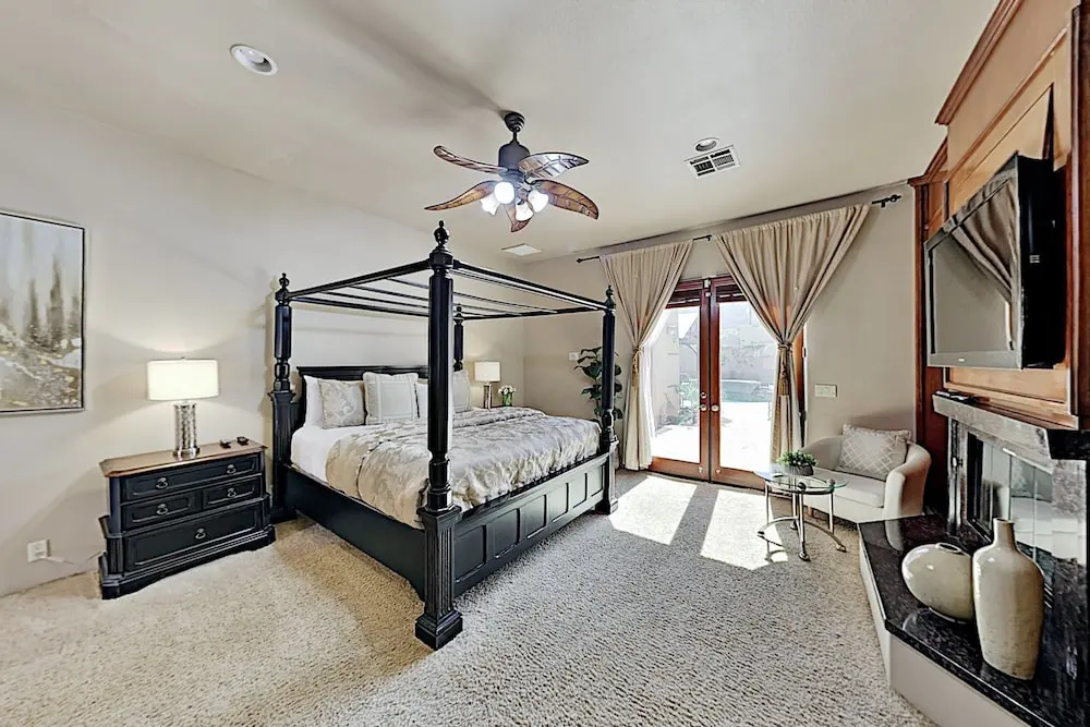 54444her 5 Bedroom Home