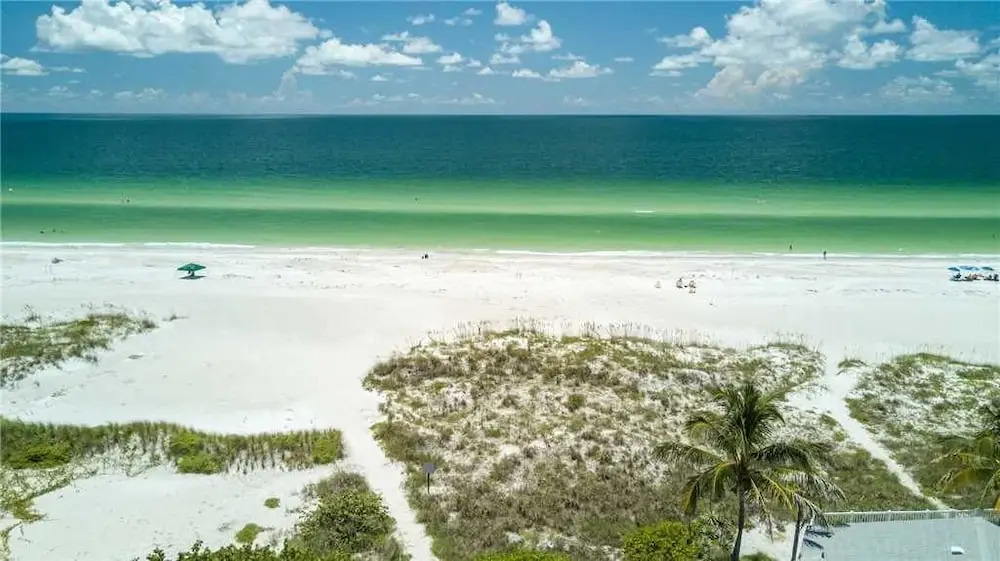 AM Beach Place Unit 6