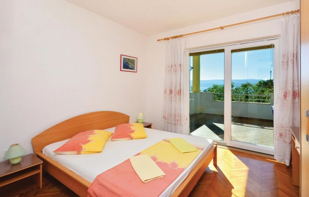 Beautiful Home in Lokva Rogoznica With Wifi and 4 Bedrooms