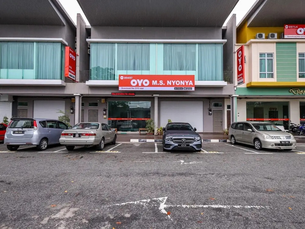 OYO 89497 Dream Nur Hotel
