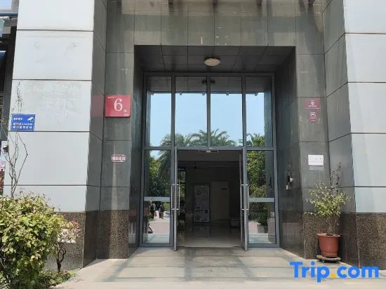Ruili Apartment