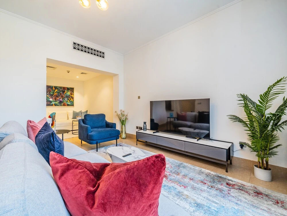 Colorful Apartment near Dubai Mall with Balcony