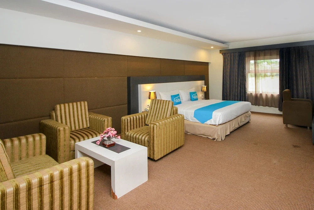 RedDoorz Plus near Hotel Benua Kendari