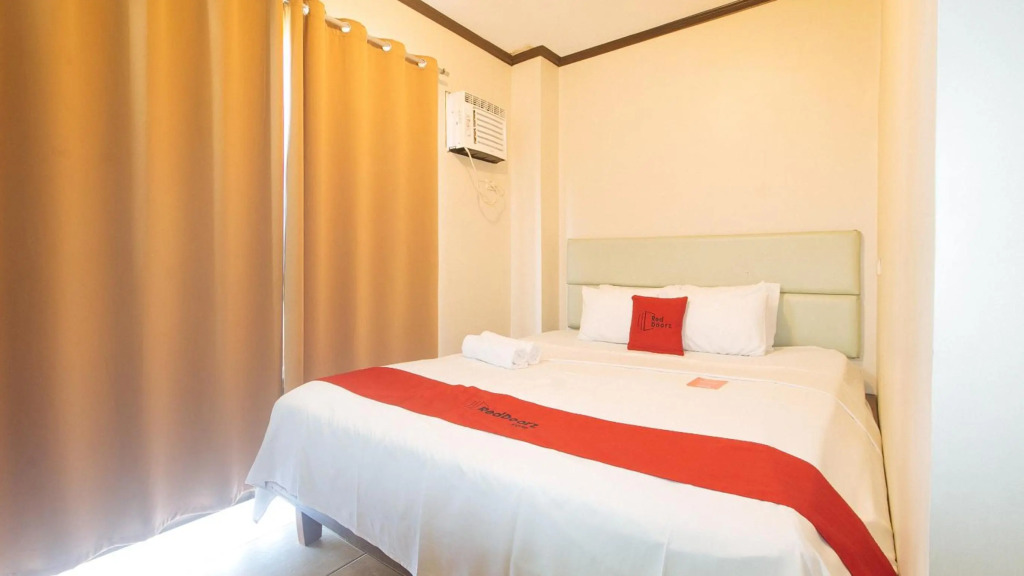 RedDoorz Plus New Era Budget Hotel Mabolo former RedDoorz near Landers Superstore Cebu City