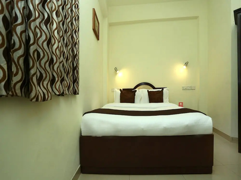 OYO 11492 Gateway Inn