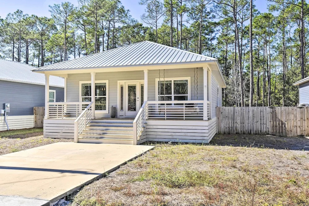 Modern Santa Rosa Beach Retreat w/ Yard & Patio