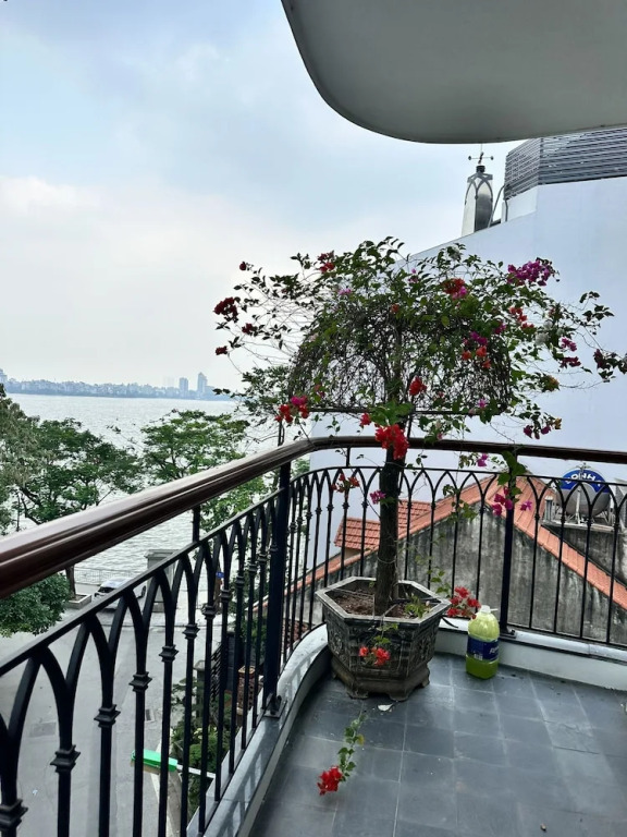Paradise Pearl West Lake