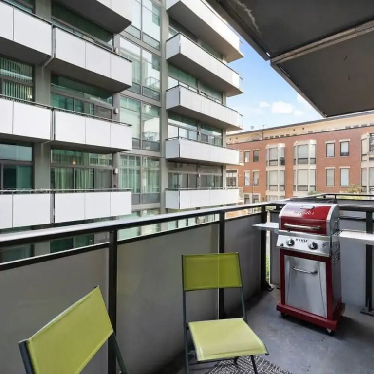 Sleek 2 Bed 2 Bath Condo in Trendy Fulton Market
