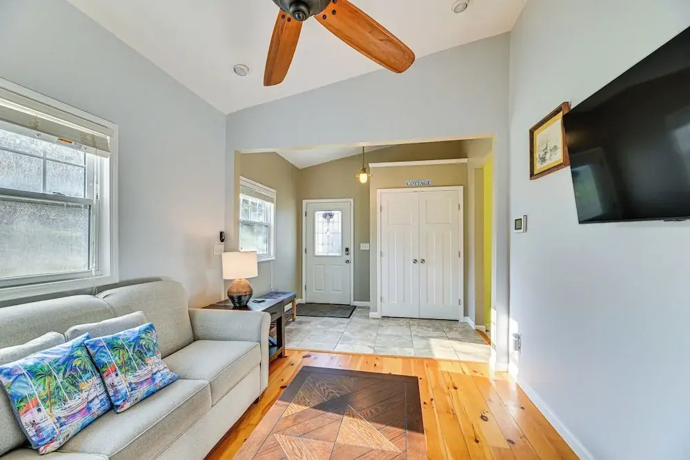 Walk to Lake! Pet-friendly Cottage in Honeoye