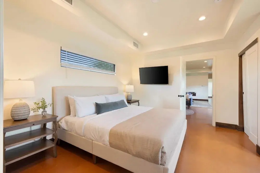 Starlight Estate by Avantstay 26 People! Architectual Mansion w/ Pool, Tennis Court, Game Room