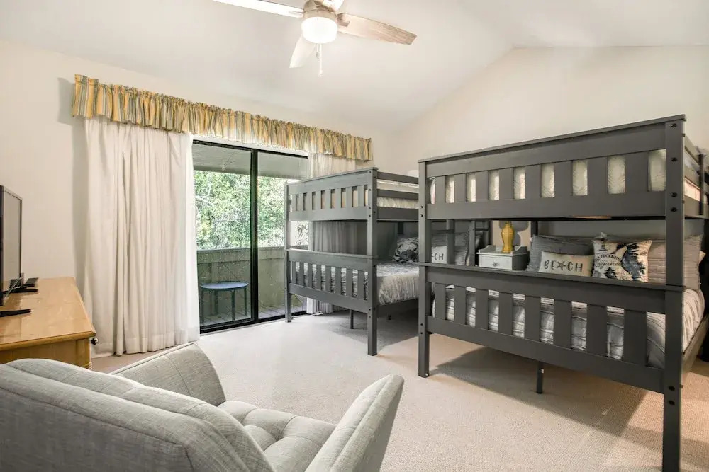 Wonderful Home Close to Everything W/shared Pool, Free Wifi, Central AC