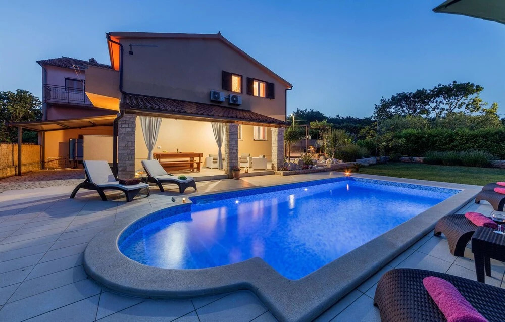 Awesome Home in Krnica With Wifi and 4 Bedrooms