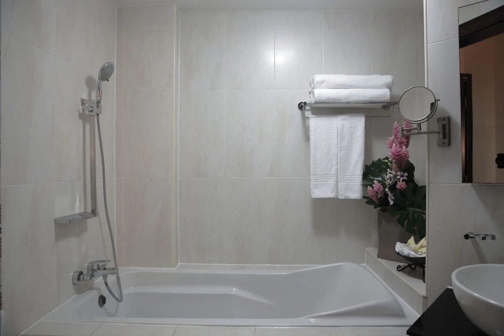 Oak Plaza Hotels East Airport