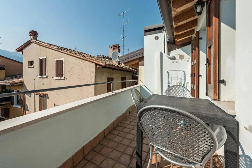 la terrazza del borgo con parcheggio