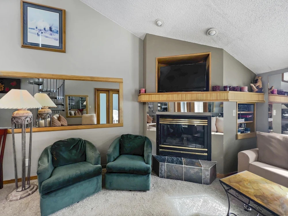 Pet Friendly Ski-In Ski-Out Right By The Lift and Golf Course - FP310 by Redawning