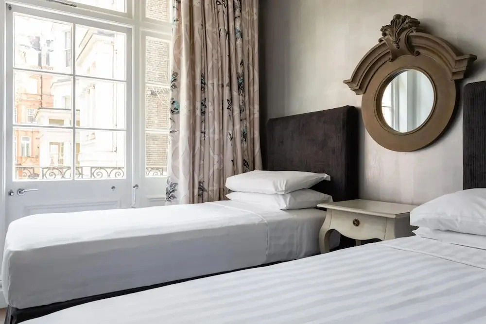 Gledhow Gardens Viii by Onefinestay