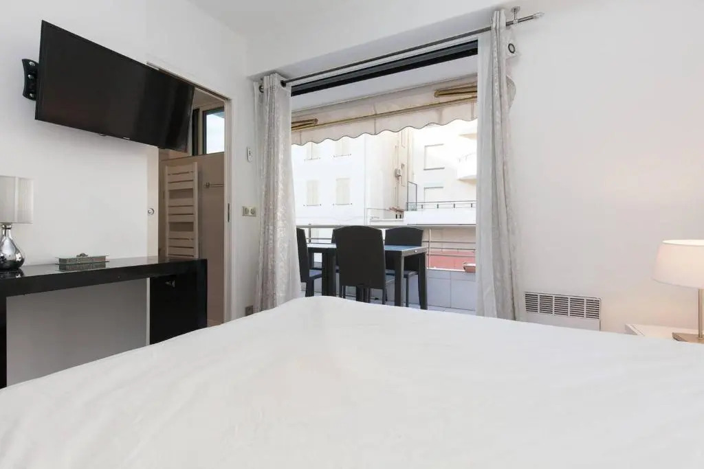 Grand Hotel: New 2 Beds/ 2 Baths