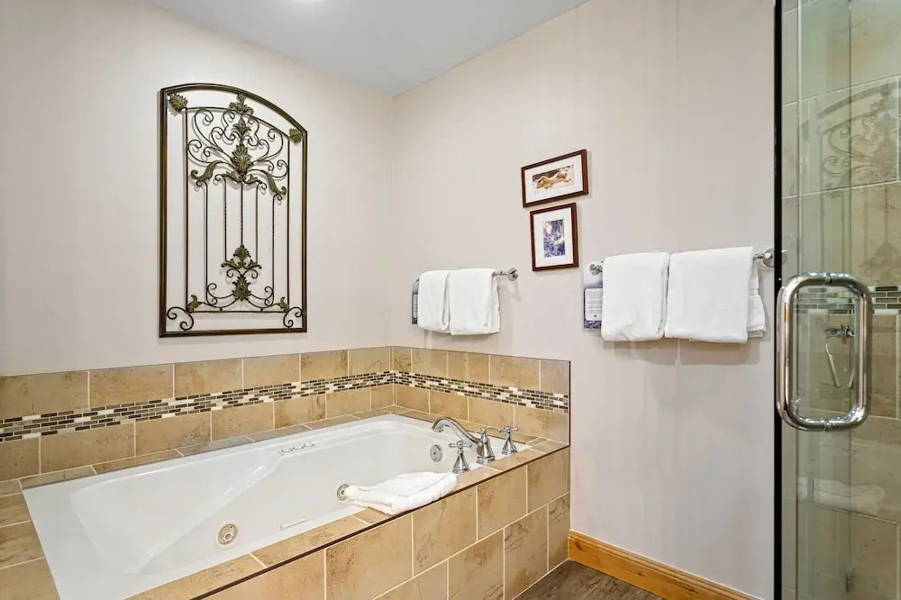 Trail's End Lodge at Deer Valley Resort - Two Bedroom Residence with Spa #404 2 Condo