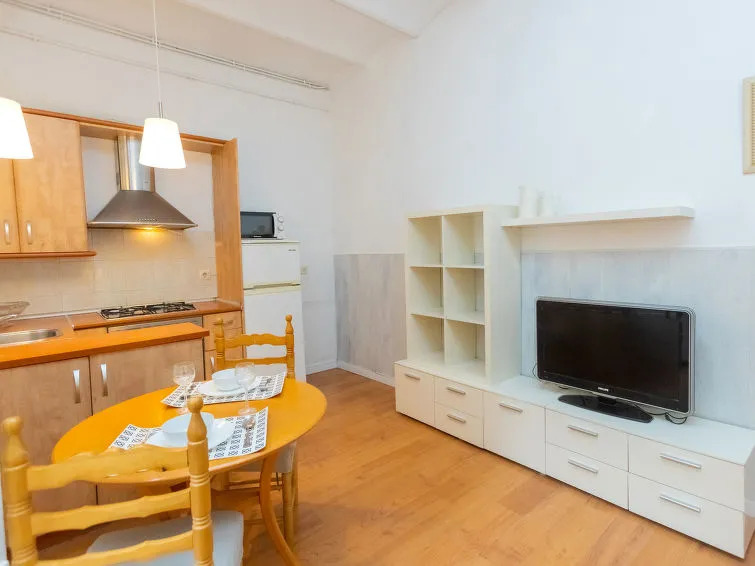Gracia Torrijos - One Bedroom