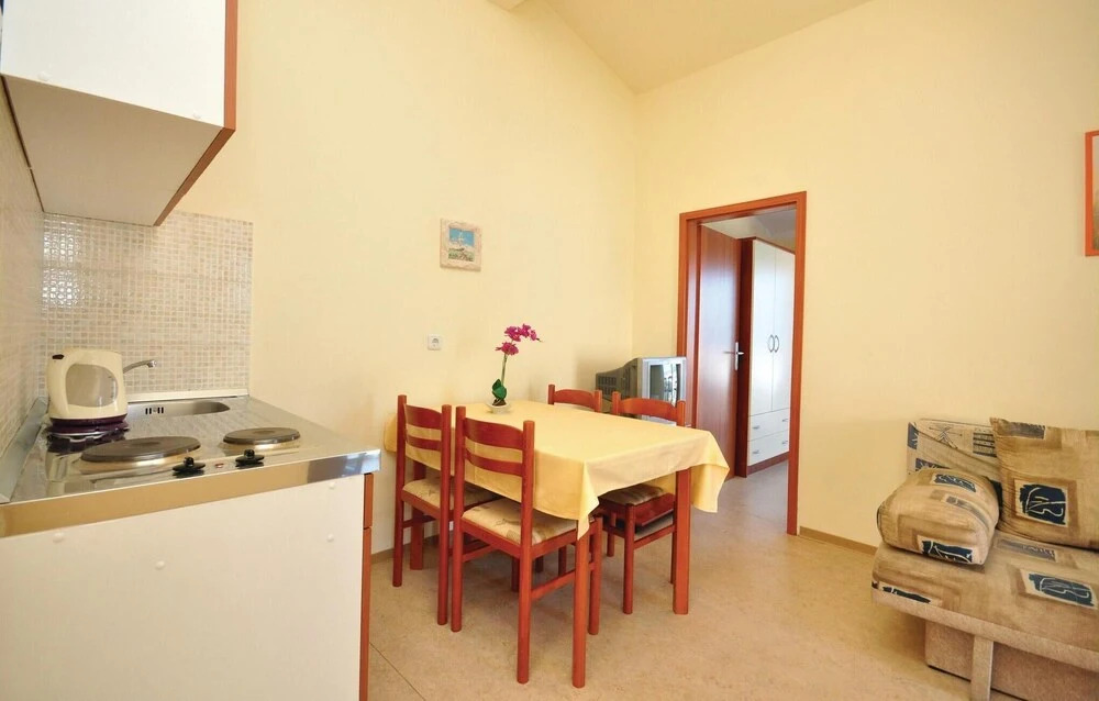 Nice Home in Mimice With Wifi and 2 Bedrooms