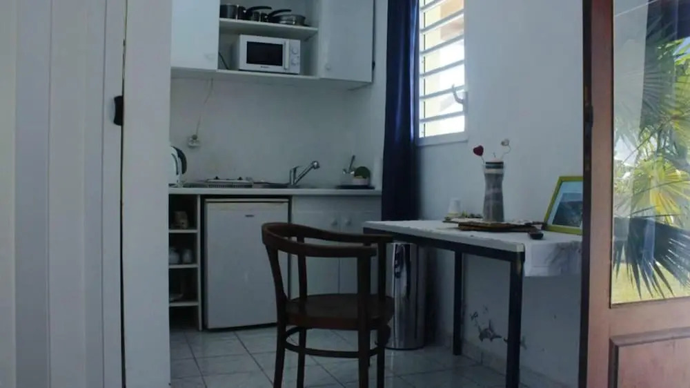 Studio in Baie Mahault , with Pool Access, Enclosed Garden And Wifi - 12 Km From the Beach