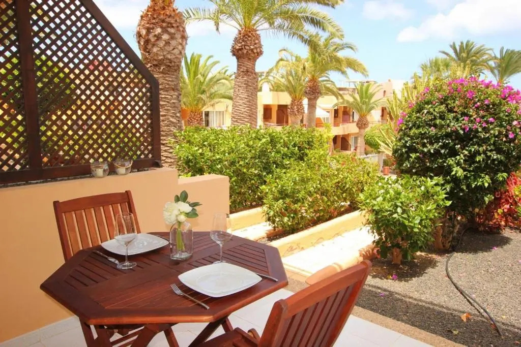 Corralejo Dunes Apartment Papaya with Pool & Wifi- Only 300m to the Beach by Holidays Home