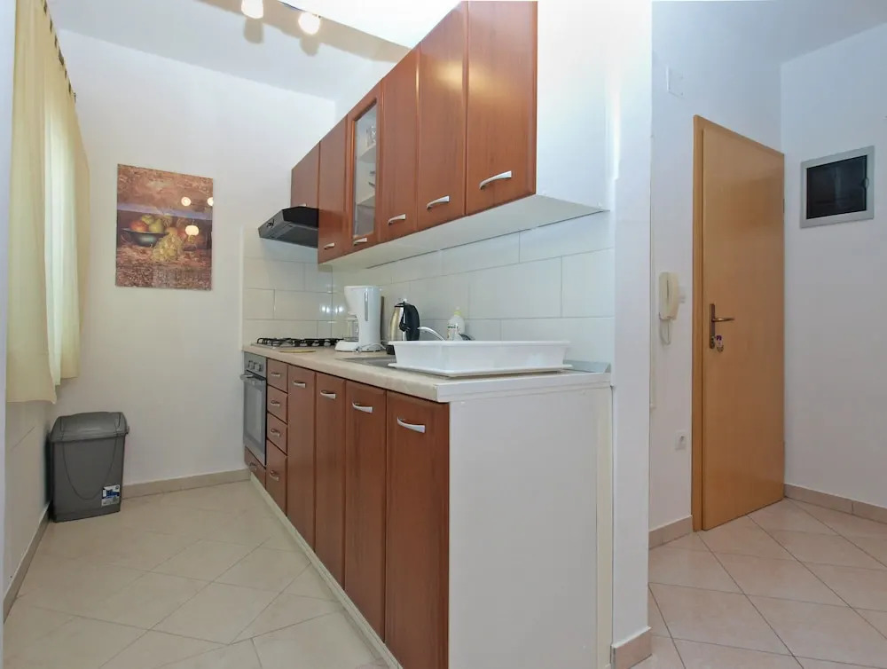 Apartments 1282