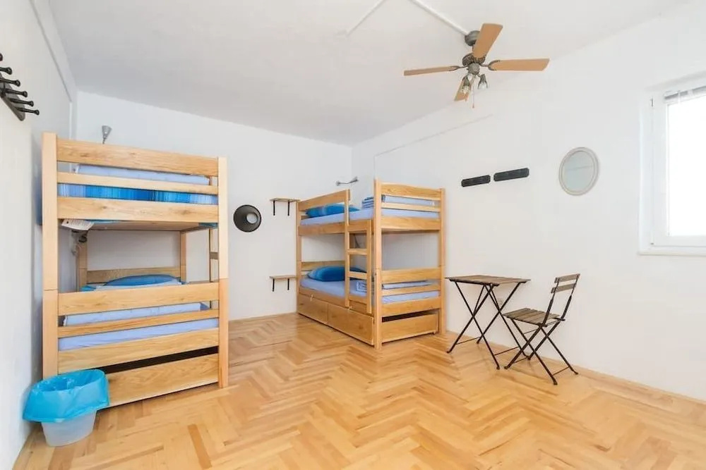 Hostel Oktarin