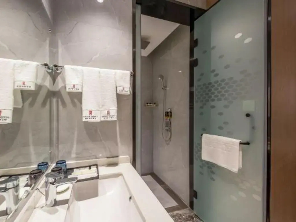 Jinming Rezen Select Hotel (Qinhuangdao)