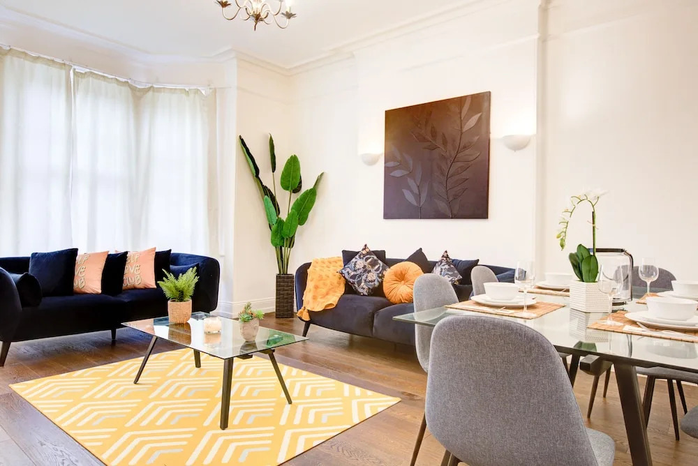 4-bedrooms 2-baths Independent Private Family Flat