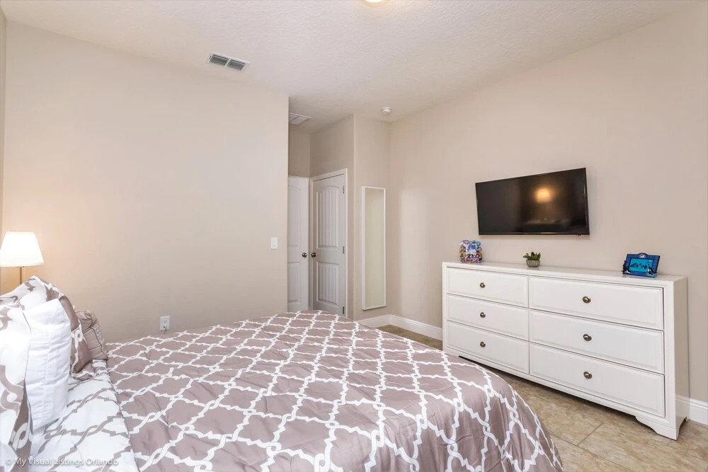 Solterra - 4167 Oaktree Drive