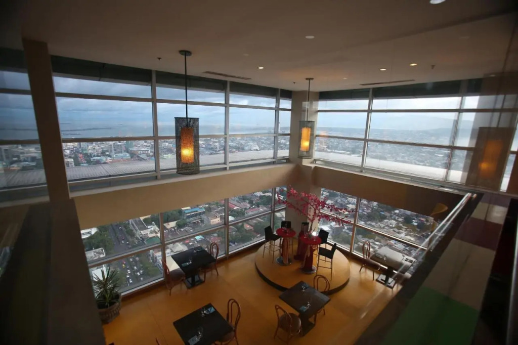 Crown Regency Hotel & Towers
