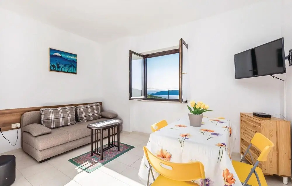 Nice Home in Brsec With Wifi and 2 Bedrooms