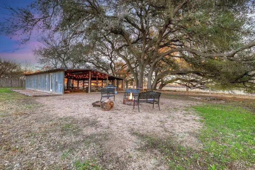 Olive St Ranch With Hottub-grill and Party Barn