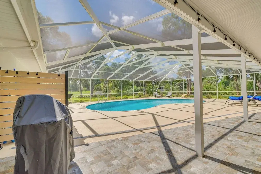 Cozy Ocala Retreat w/ Pool, Screened Lanai!