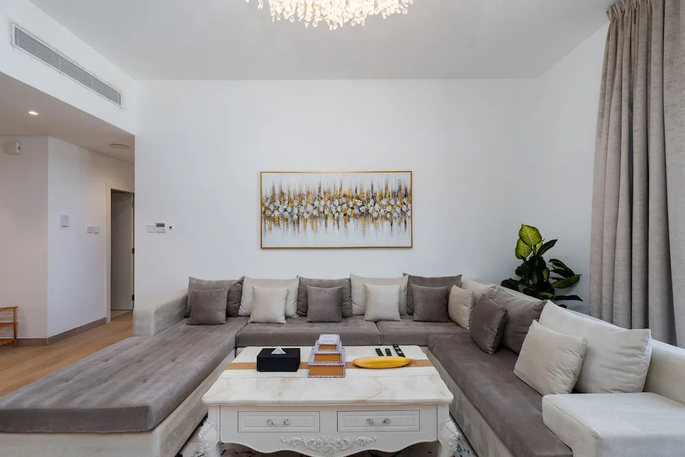 Contemporary La Mer 1BR w Beach Access
