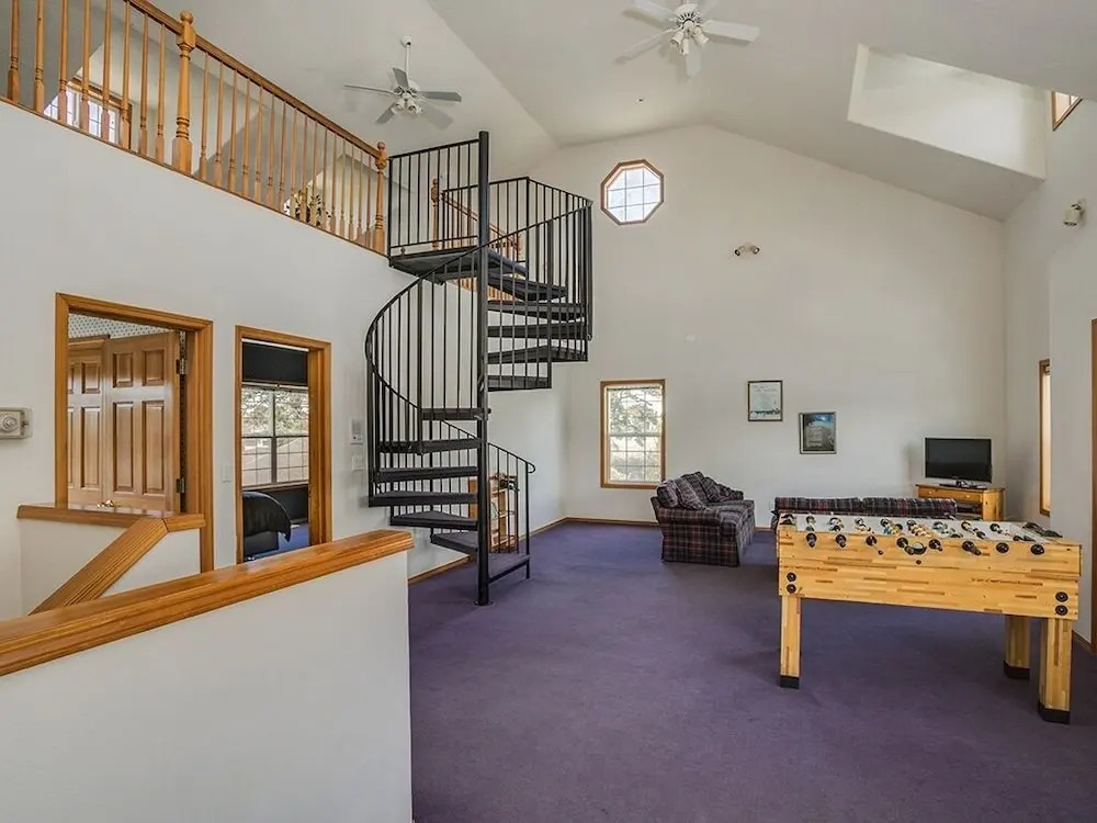 Gateway Inn 6 Bedroom Home