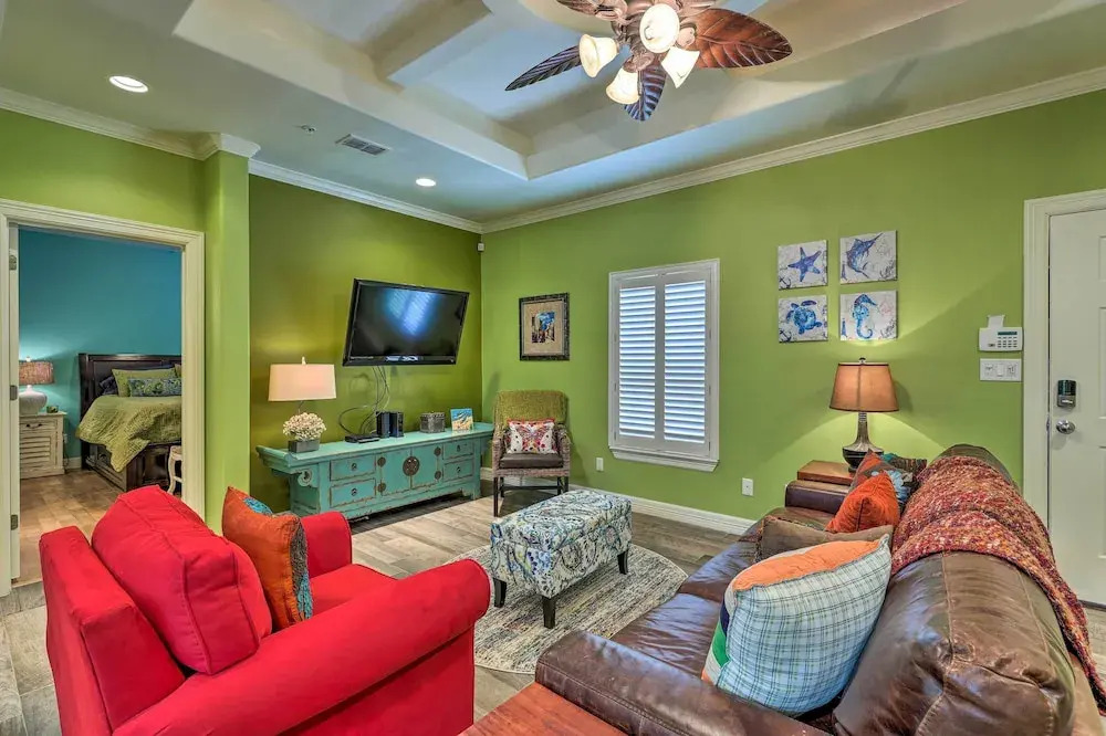 'pacifica' Condo w/ Balcony, Walk To Beach!