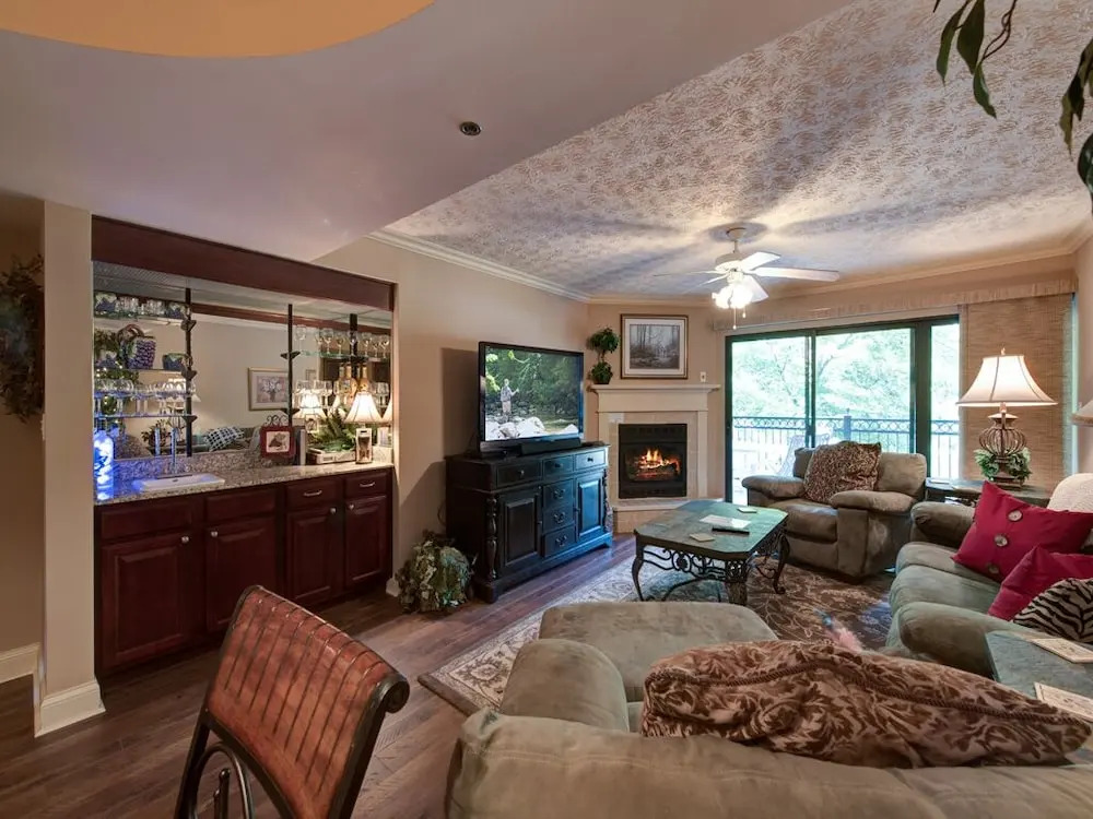Roaring Romance - Two Bedroom Condo