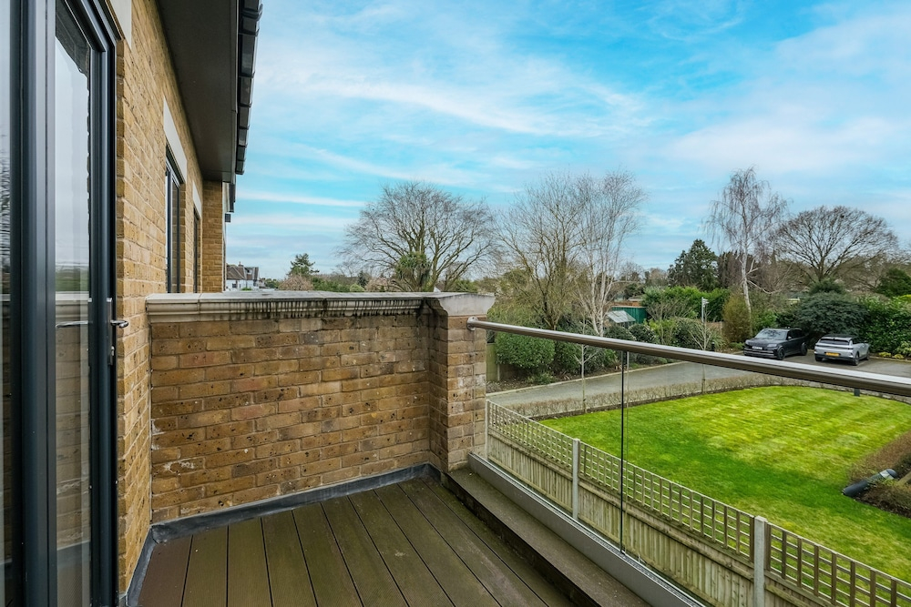 The Isleworth 2BR 2BA with Gated Parking & Balcony