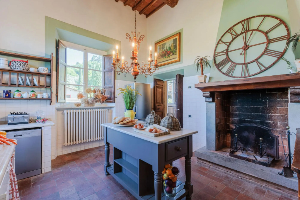 Villa Borbone - Perched on the Lucca Hills