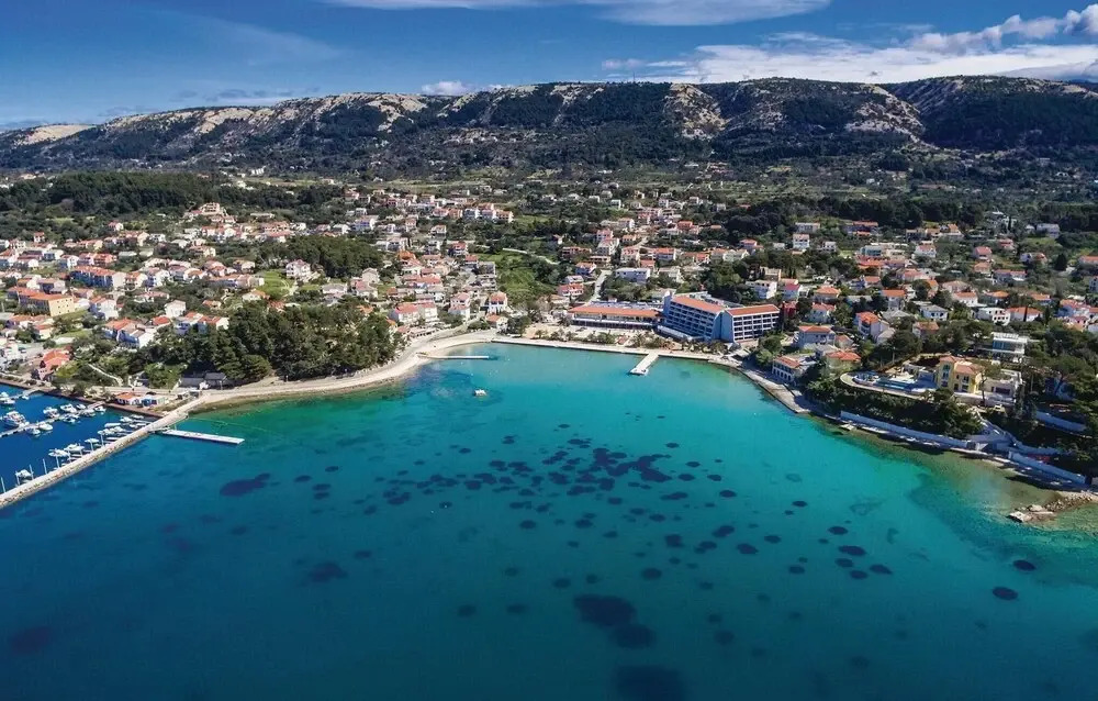 Awesome Apartment in Supetarska Draga With Wifi and 2 Bedrooms