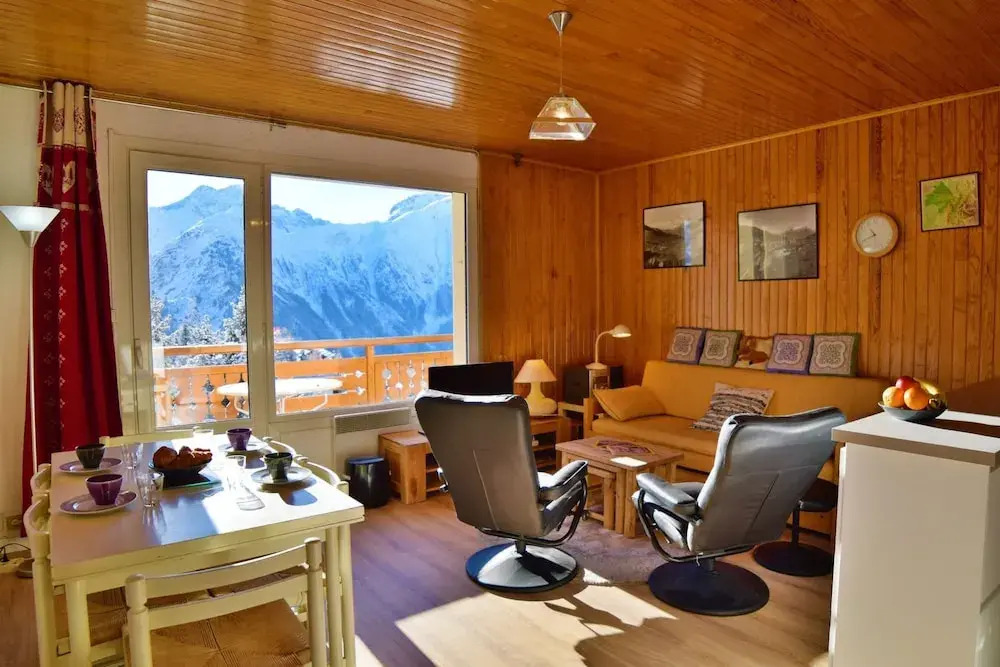 Alpine Retreat Near the Slopes