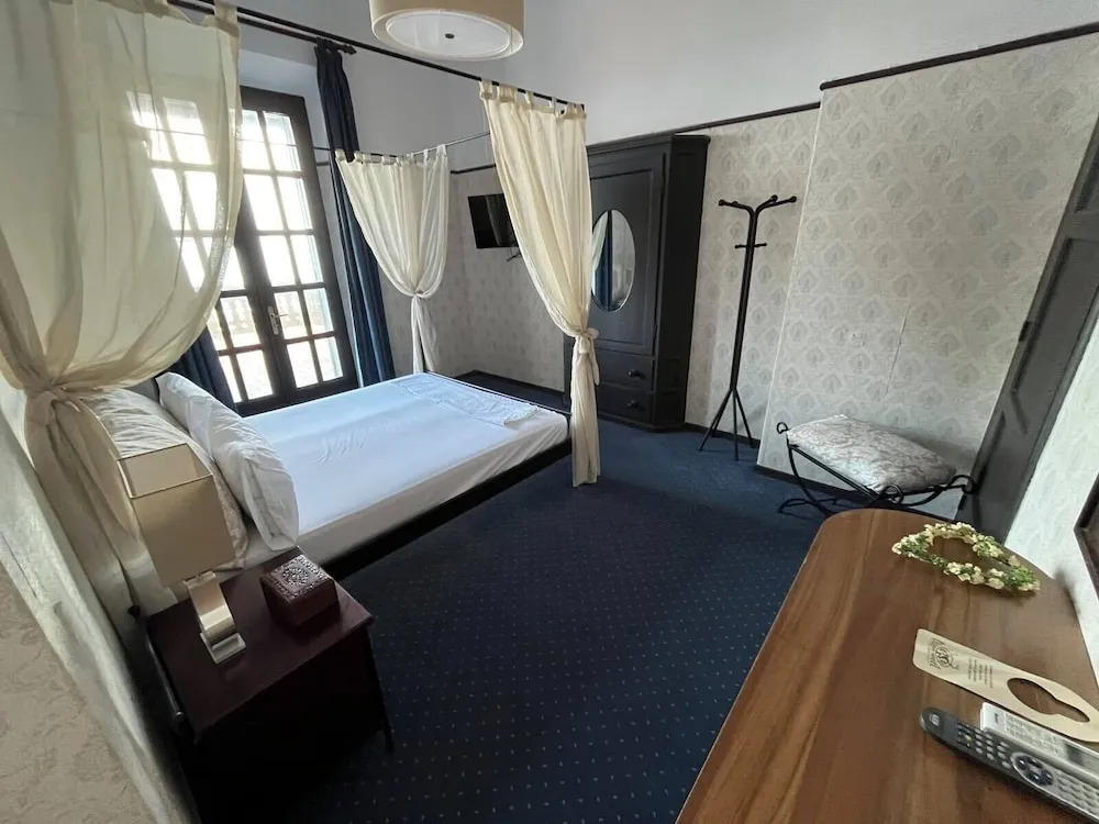 Elafos Hotel