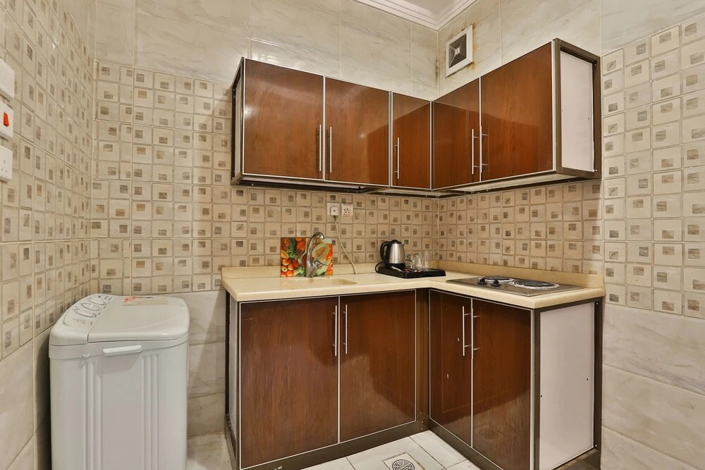 OYO 208 Roshan Hotel Suites Hera