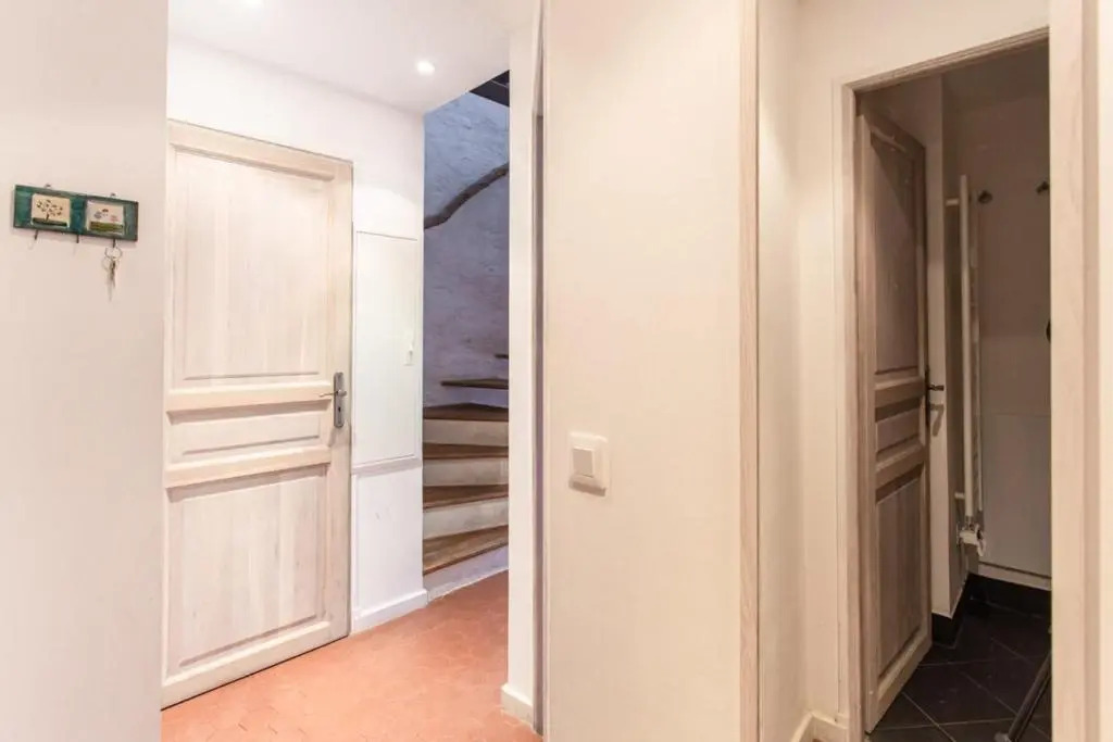 Furnished duplex apartment in a quiet area near the beaches and amenities