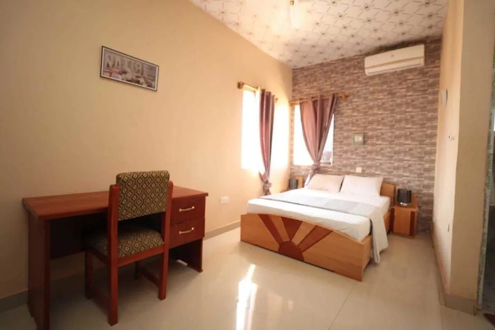Parigha Hotel