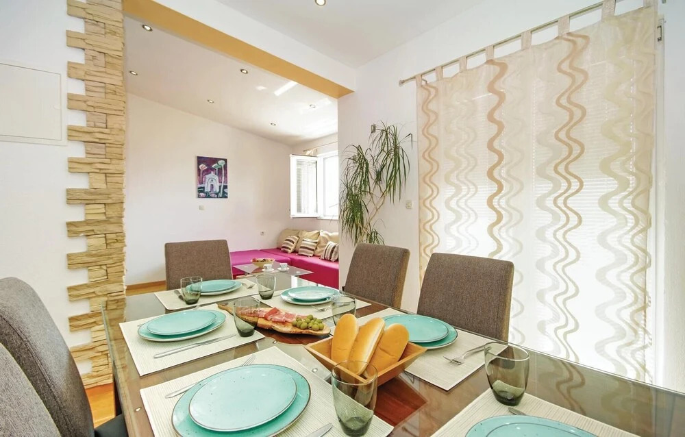 Amazing Home in Makarska With Wifi and 3 Bedrooms