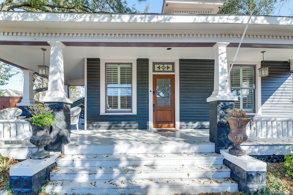 Walkable & Historic Houston Heights Bungalow!