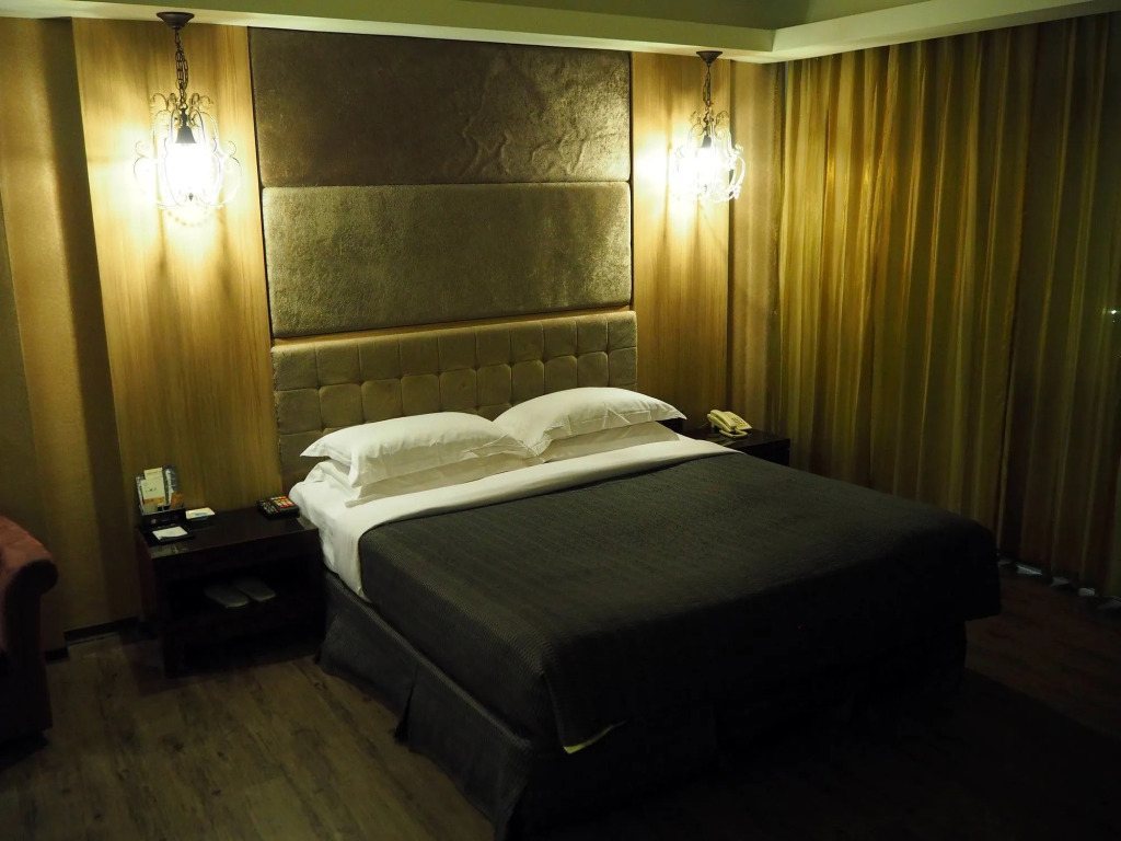 The Riverside Hotel & Motel